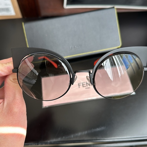 NWOT Fendi Eyeshine Black Sunglasses with Case and Unused Dustcloth - Picture 5 of 5